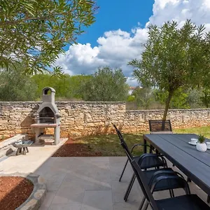 https://villa-diana-sinozici.in-istria.net